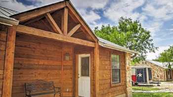 The Roost Cabins and RV at Medina Lake