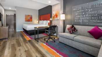 La Quinta Inn & Suites by Wyndham Lewisville