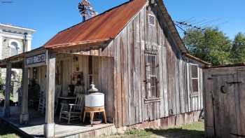 Historic Oakville Jailhouse Inn & Guesthouses