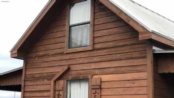 Cabin at Crooked Creek