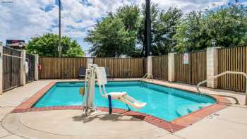 Comfort Suites Near Texas State University