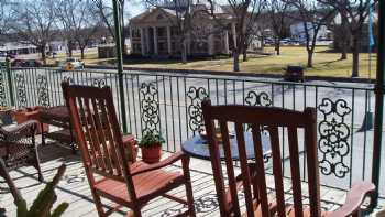 Red Door Bed & Breakfast Inn