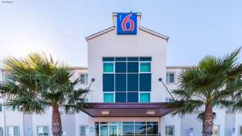 Motel 6 Eagle Pass, TX - Lakeside