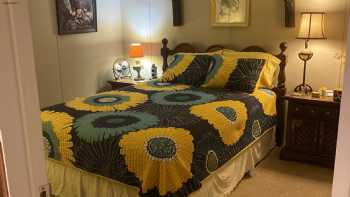 Sunflower Hideaway BnB