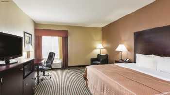 SummerHill inn & Suites