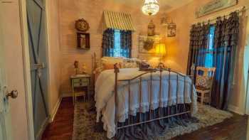 High Cotton Cottage Bed and Breakfast