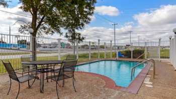 Comfort Inn & Suites Selma near Randolph AFB