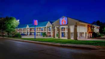 Motel 6 Arlington, TX