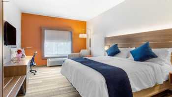 Holiday Inn Express & Suites Houston-Alvin, an IHG Hotel