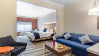 Holiday Inn Express & Suites Houston-Alvin, an IHG Hotel