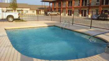 Pearsall Inn & suites