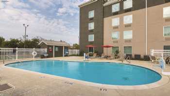 La Quinta Inn & Suites by Wyndham Austin Round Rock