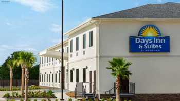 Days Inn & Suites by Wyndham Greater Tomball