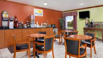 Days Inn by Wyndham Lumberton