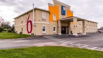 Motel 6 Jourdanton, TX