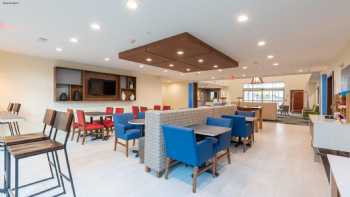 Holiday Inn Express & Suites Arlington North – Stadium Area, an IHG Hotel