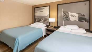 Super 8 by Wyndham Laredo