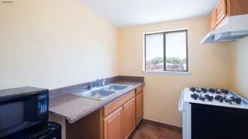 Executive Inn and Kitchenette Suites