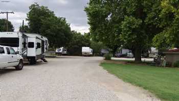 Glen & Myra's Lodge & RV Park