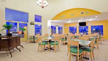 La Quinta Inn & Suites by Wyndham South Padre Island Beach