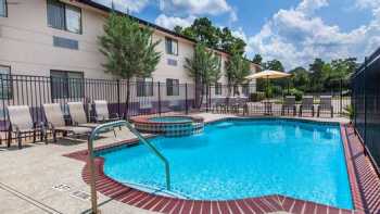 Super 8 by Wyndham Cleveland TX