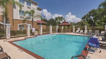 La Quinta Inn & Suites by Wyndham Houston NASA Seabrook