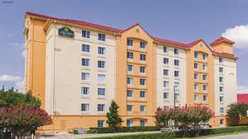 La Quinta Inn & Suites by Wyndham Dallas North Central