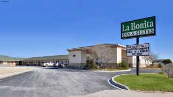 La Bonita Inn & Suites