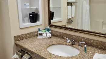 Holiday Inn Express & Suites Waxahachie, an IHG Hotel