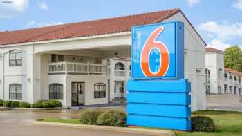 Motel 6 Canton, TX