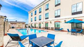 Holiday Inn Express & Suites Floresville, an IHG Hotel