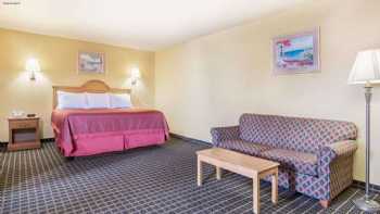 Days Inn by Wyndham Morgan's Wonderland / IH-35 N