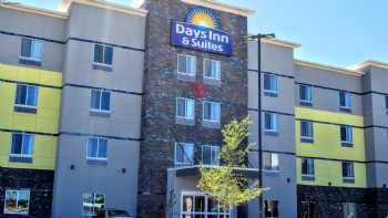 Days Inn & Suites by Wyndham Lubbock Medical Center