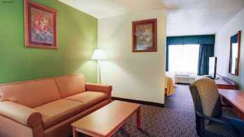 Quality Inn & Suites Airport