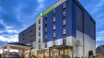 Holiday Inn Express & Suites Central Omaha, an IHG Hotel