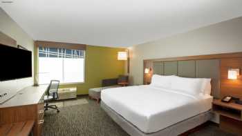 Holiday Inn Express & Suites Columbus, an IHG Hotel