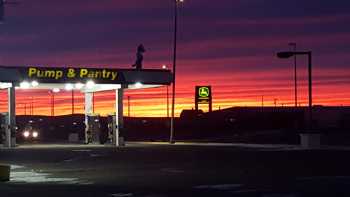 Pump & Pantry Motel