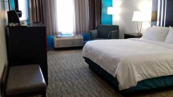 Holiday Inn Express & Suites Omaha West, an IHG Hotel