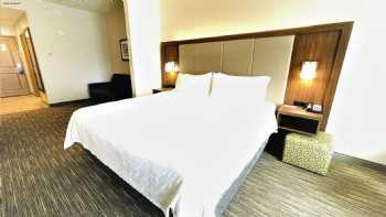 Holiday Inn Express & Suites Grand Island, an IHG Hotel