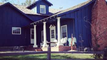 Blue Colonial Bed & Breakfast