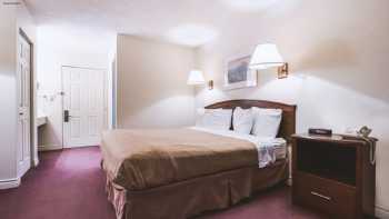 Sky-Palace Inn & Suites McCooK