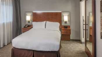 DoubleTree by Hilton Omaha Southwest