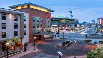 Hampton Inn & Suites Omaha-Downtown