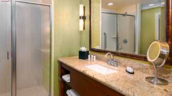 Embassy Suites by Hilton Omaha La Vista Hotel & Conference Center