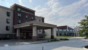 Holiday Inn Express & Suites Omaha South - Ralston Arena, an IHG Hotel