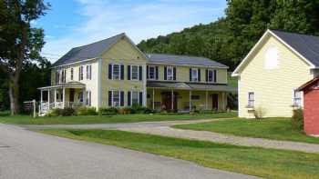 Yellow Farmhouse Inn