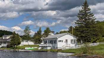 Point Comfort Cottages & Boat Rentals