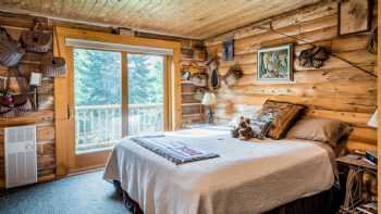 Moose Meadow Lodge & Treehouse