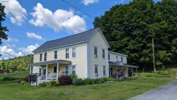 Yellow Farmhouse Inn