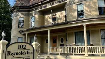 Reynolds House Bed & Breakfast